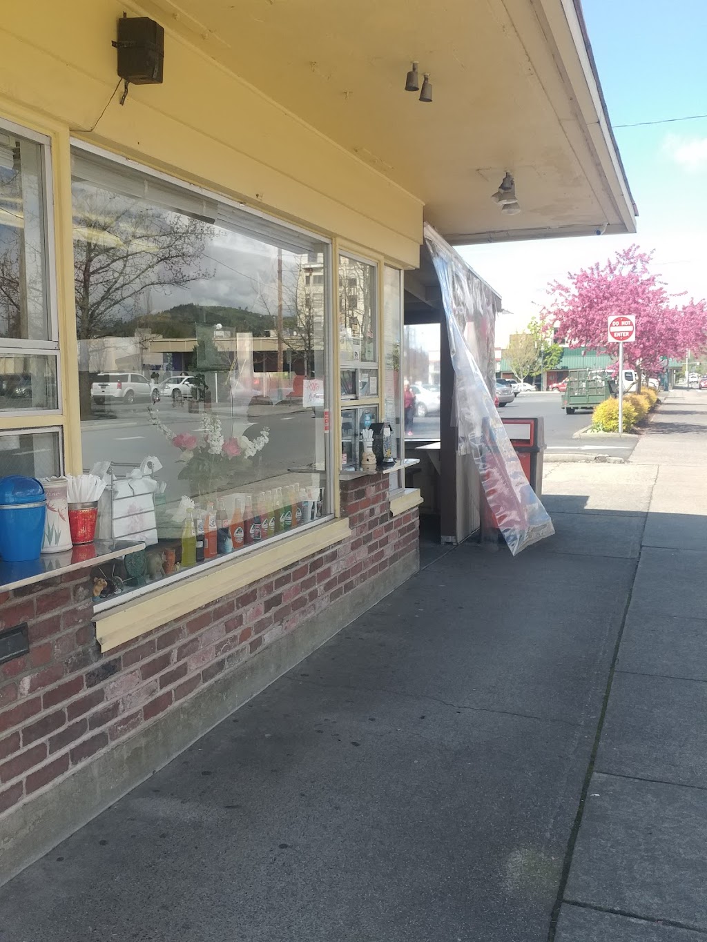 Lupitas Taqueria | restaurant | 147 NE E St, Grants Pass, OR 97526, USA | 5414763082 OR +1 541-476-3082