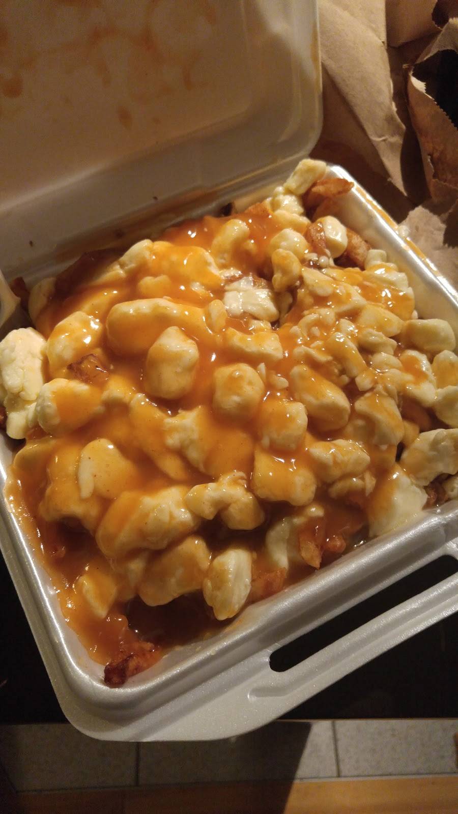 La Friterie du Coin | restaurant | 11561 Rue Notre-Dame Est, Pointe-aux-Trembles, QC H1B 2X3, Canada | 5146454241 OR +1 514-645-4241