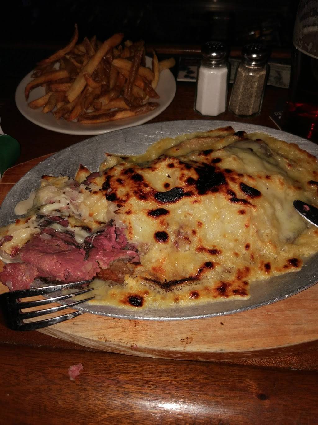 Bayards Ale House | restaurant | 533 Hudson St, New York, NY 10014, USA | 2129890313 OR +1 212-989-0313