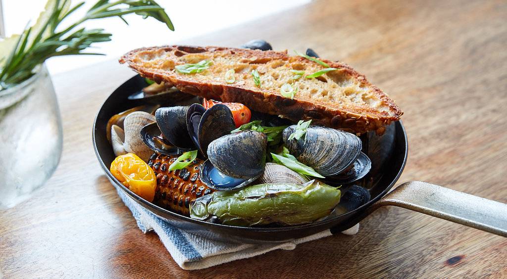 Thompson Brooke | restaurant | 631 Grand St, Brooklyn, NY 11211, USA | 3476815646 OR +1 347-681-5646