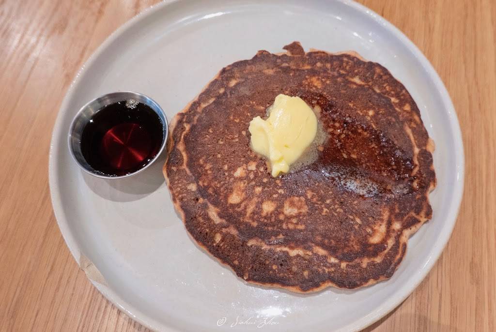 Fiona | restaurant | 339 N Fairfax Ave, Los Angeles, CA 90036, USA | 3238523210 OR +1 323-852-3210