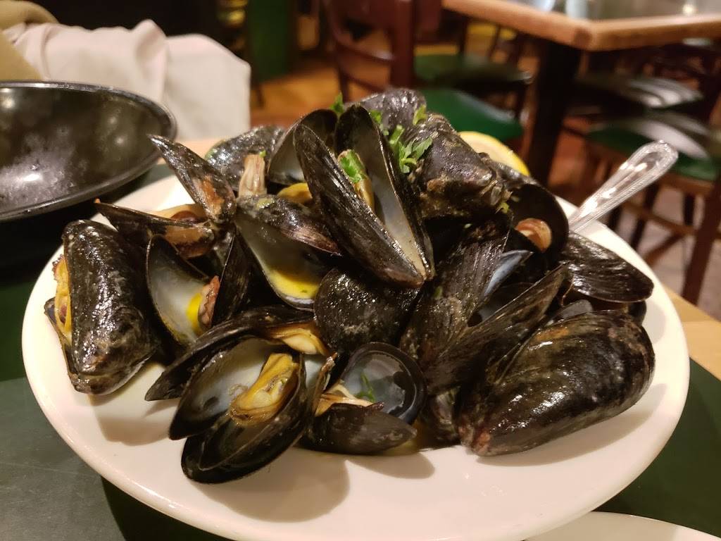 Berthas | night club | 734 S Broadway, Baltimore, MD 21231, USA | 4103275795 OR +1 410-327-5795