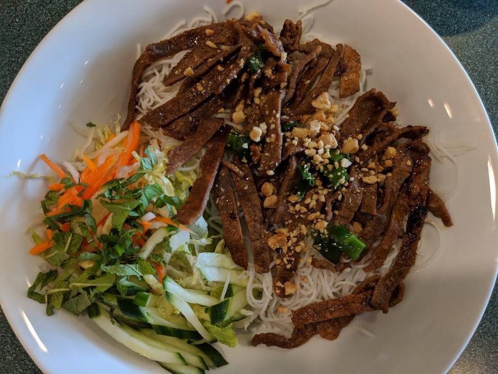 Pho Mango | restaurant | 1550 Huron Church Rd, Windsor, ON N9C 3Z3, Canada | 5192589888 OR +1 519-258-9888