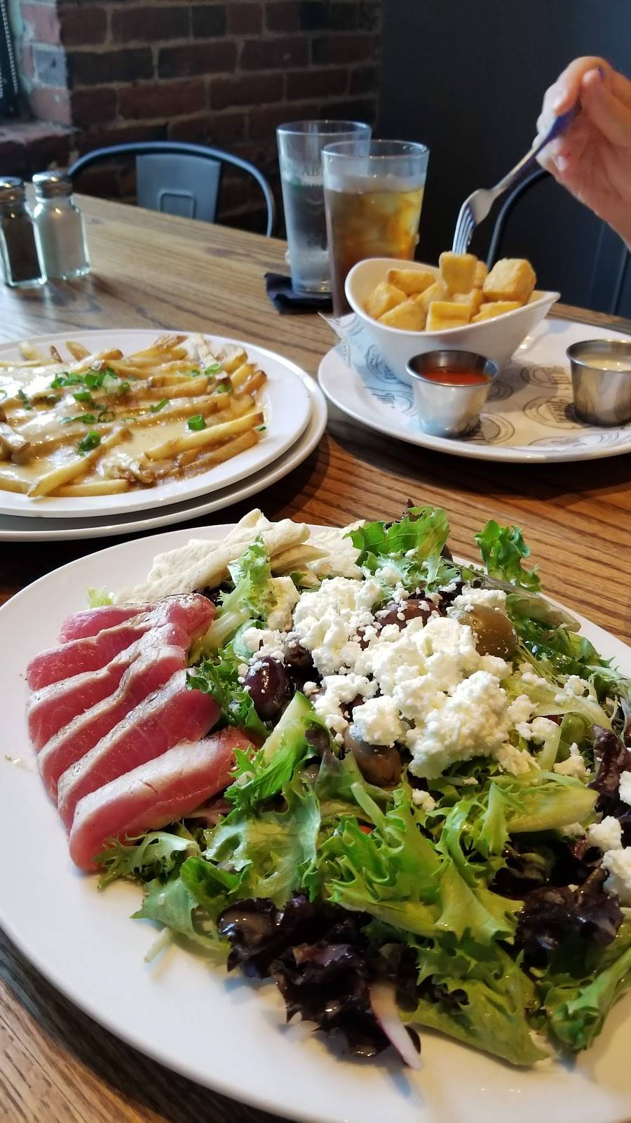 The Fix Burger Bar | restaurant | 108 Grove St, Worcester, MA 01605, USA | 7748233327 OR +1 774-823-3327