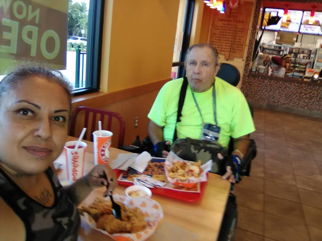 Popeyes Louisiana Kitchen | restaurant | 3308 W Davis St, Dallas, TX 75211, USA | 2143334504 OR +1 214-333-4504