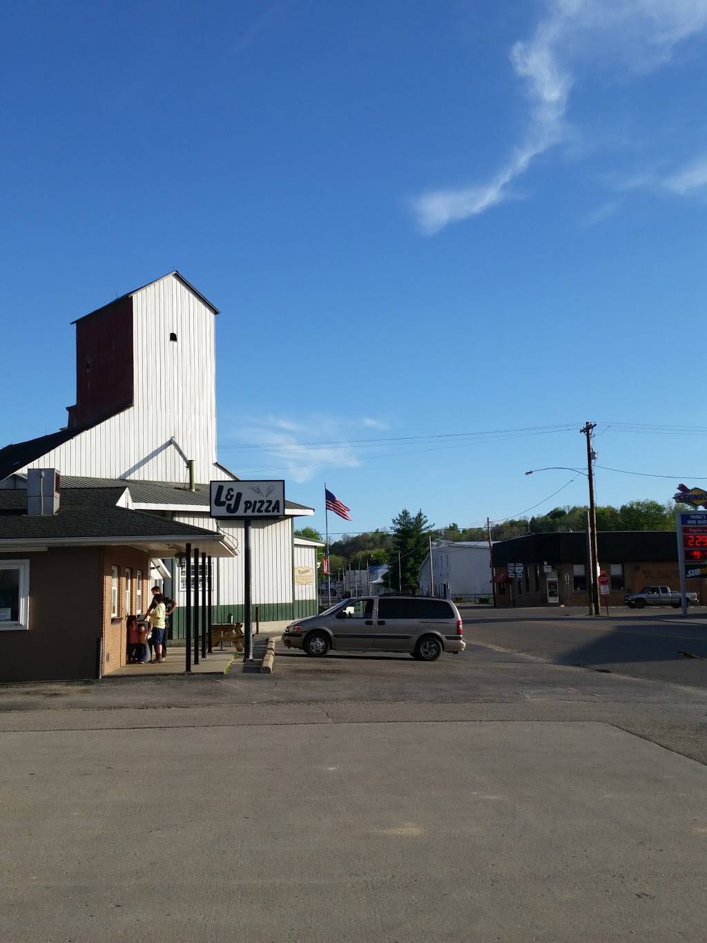 L & Js | restaurant | 16072 Main St, Laurelville, OH 43135, USA | 7403320800 OR +1 740-332-0800