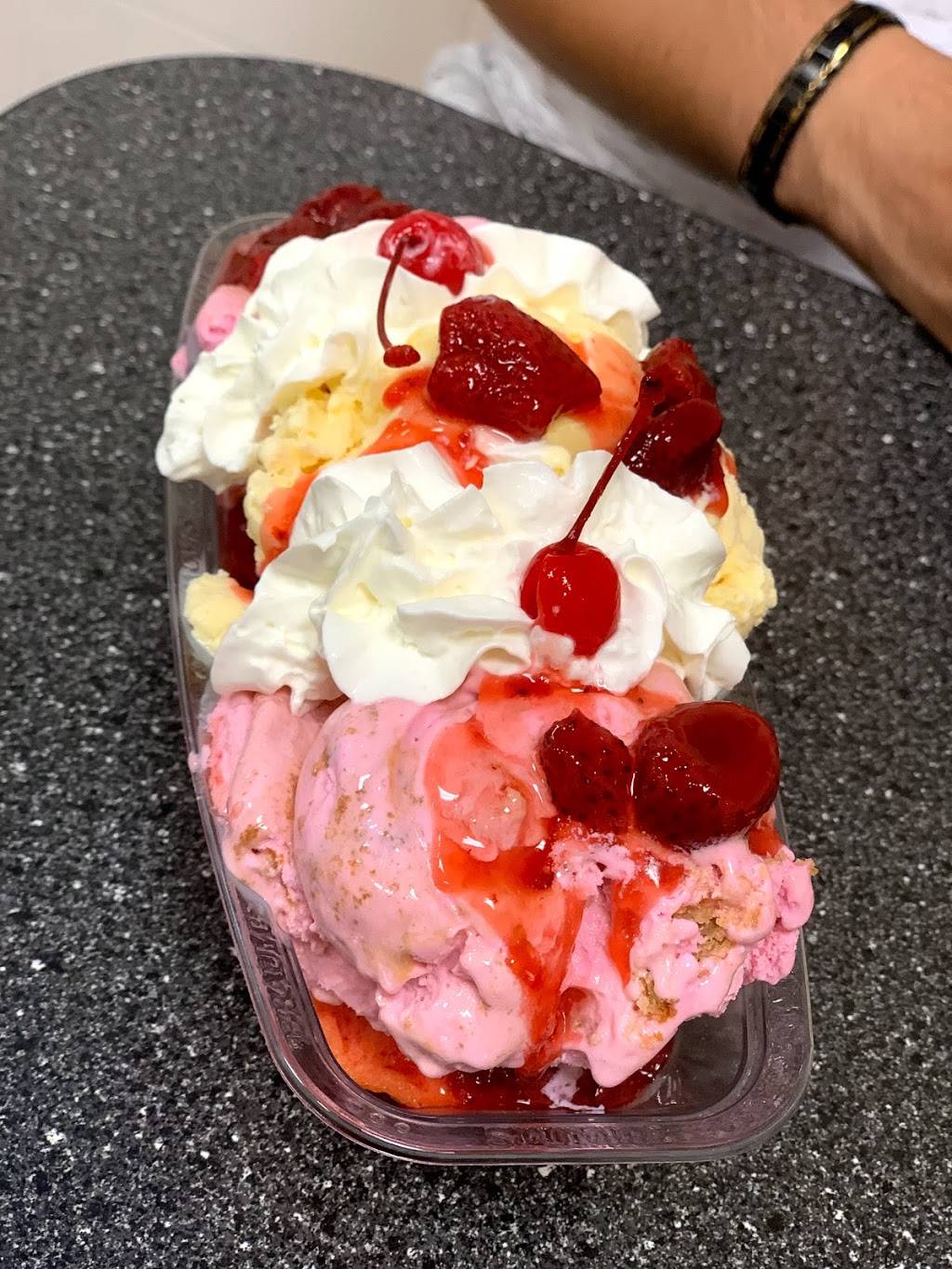 Braums Ice Cream & Burger Restaurant | restaurant | 440 N Tyler Rd, Wichita, KS 67212, USA | 3167225064 OR +1 316-722-5064