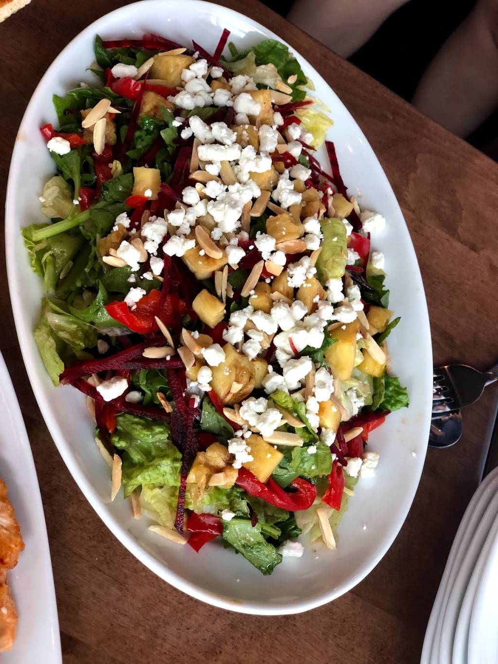 Boston Pizza | restaurant | 4523 Dundas St, Burlington, ON L7R 3X4, Canada | 9053151588 OR +1 905-315-1588