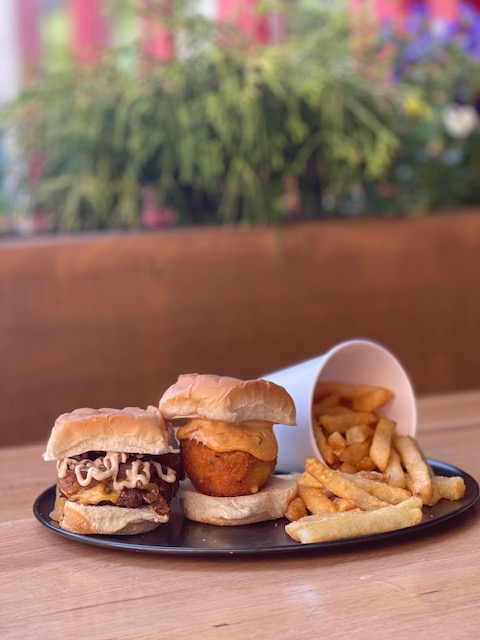 Slider Vibes | restaurant | 22 Market Square, Pittsburgh, PA 15222, USA | 4125865954 OR +1 412-586-5954