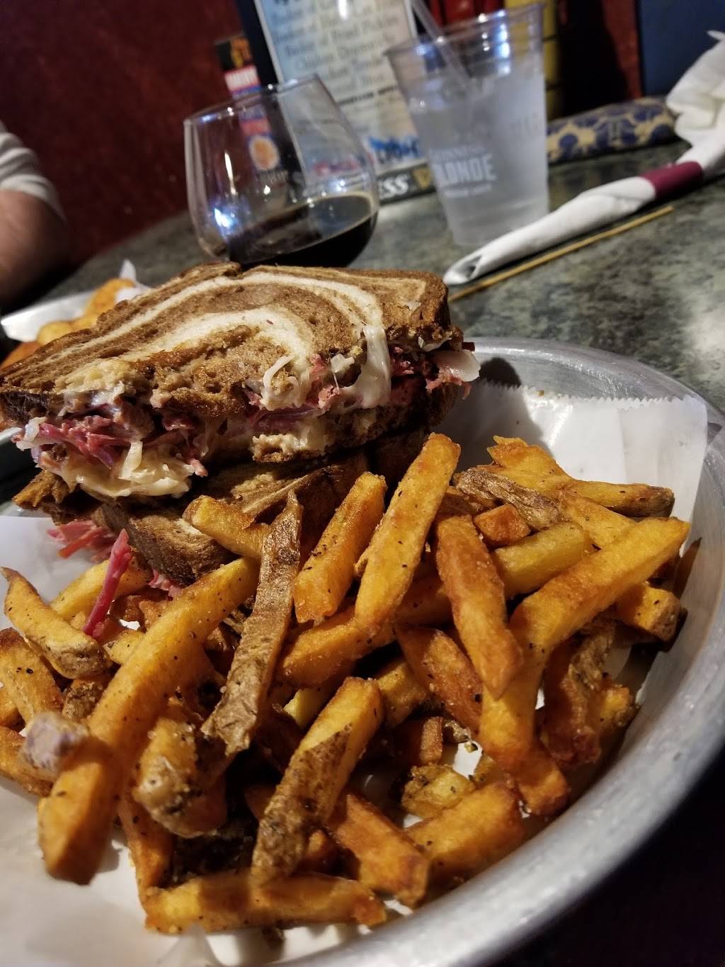 Harp & Dragon Pub | restaurant | 130 Main St, Norwich, CT 06360, USA | 8608850147 OR +1 860-885-0147