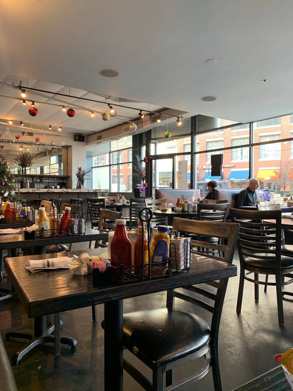 Clarkes Restaurant | restaurant | 804 Davis St, Evanston, IL 60201, USA | 8478641610 OR +1 847-864-1610