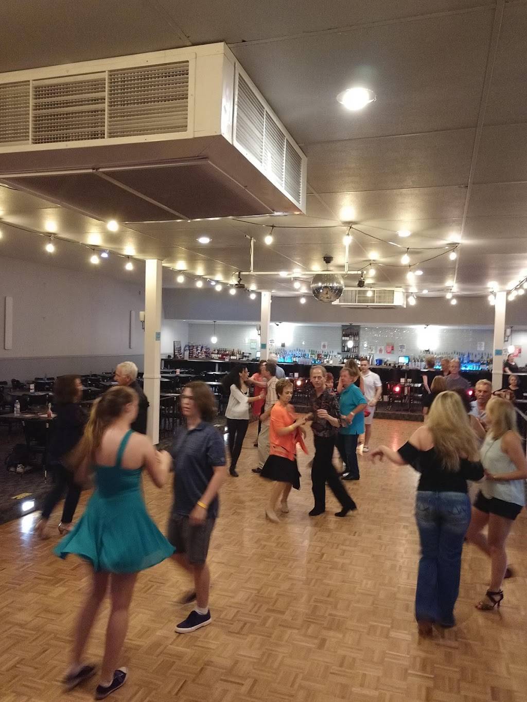 Rolling mills bar and grill | restaurant | 1025 S State St, Girard, OH 44420, USA | 2344215473 OR +1 234-421-5473