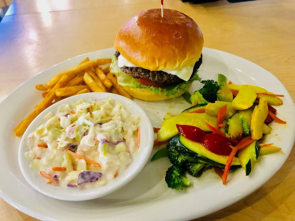 Marthas Grill And Bar | restaurant | 14946 US-301, Dade City, FL 33523, USA | 3524374070 OR +1 352-437-4070