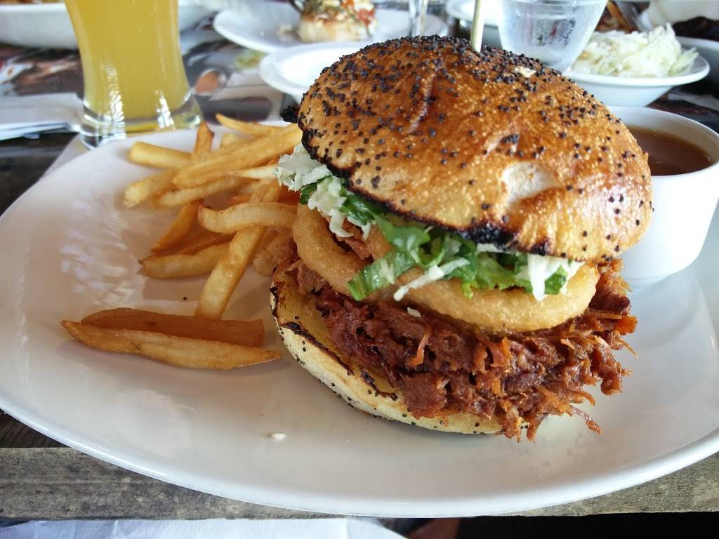 Rôtisserie St-Hubert | restaurant | 135 Boulevard Celine-Dion, Charlemagne, QC J5Z 3L6, Canada | 5143855555 OR +1 514-385-5555