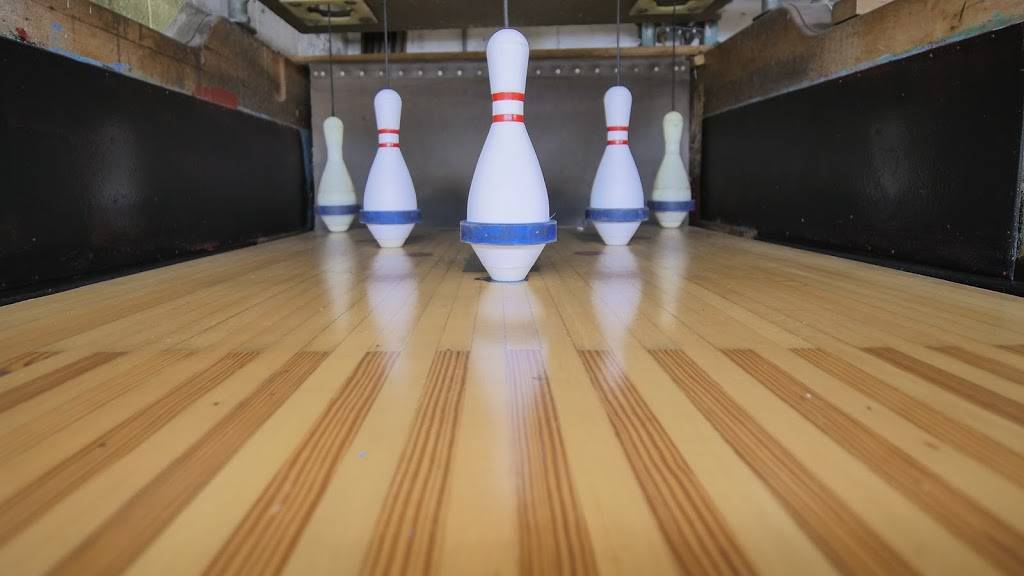 Kingsway Lanes & Restaurant | restaurant | 215 Riverside Dr, Welland, ON L3C 5E3, Canada | 9057352141 OR +1 905-735-2141