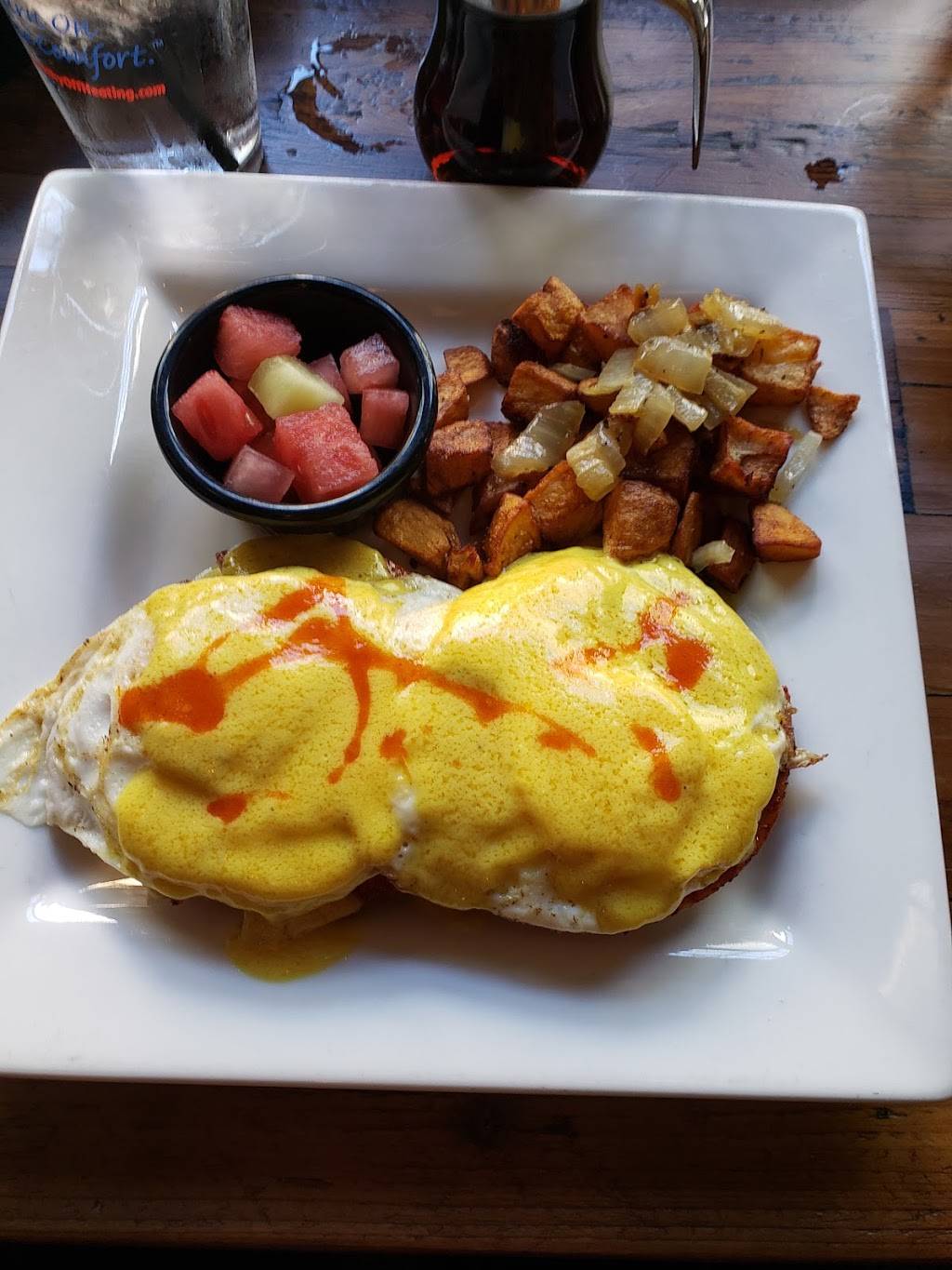 Side Bar & Restaurant | restaurant | 10 E Gay St, West Chester, PA 19380, USA | 6104298297 OR +1 610-429-8297