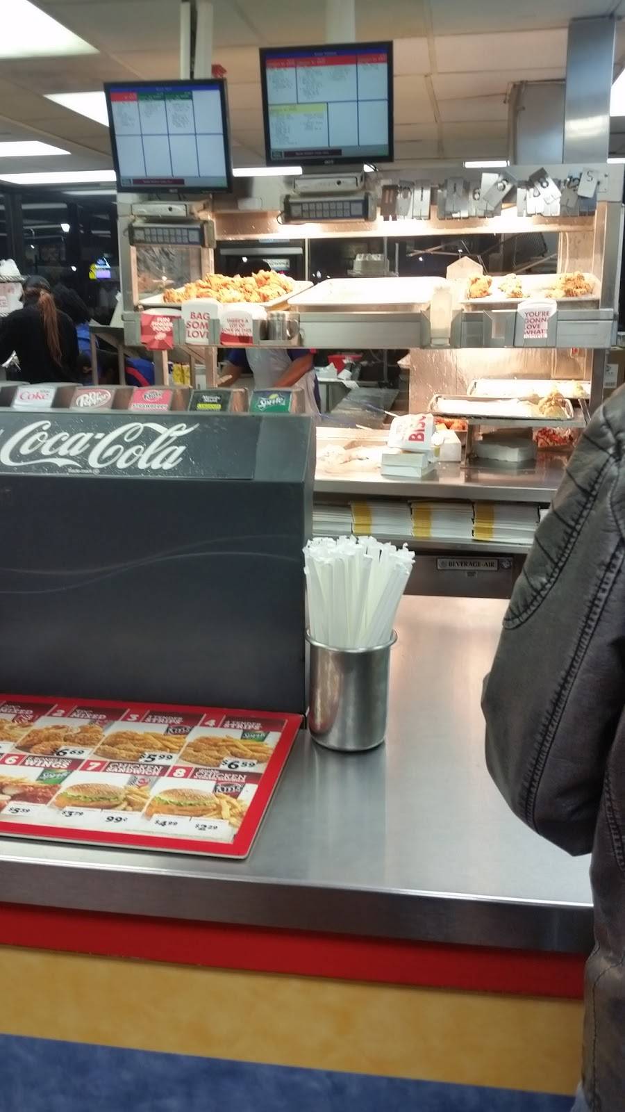 Churchs Chicken | restaurant | 410 N Lindbergh Blvd, Florissant, MO 63031, USA | 3148385616 OR +1 314-838-5616