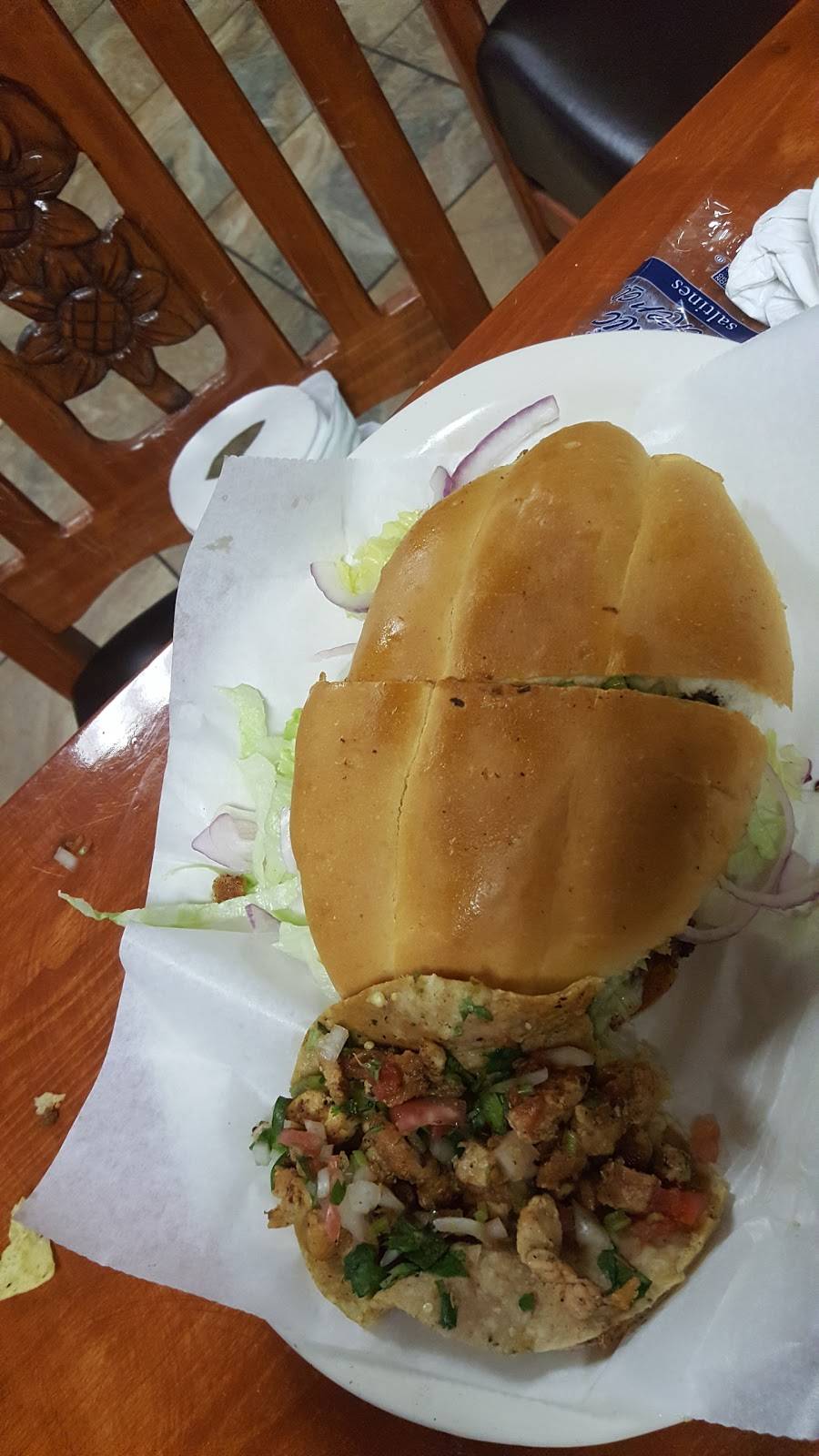 Mariscos Los Sauces | restaurant | 742 Burnham Ave, Calumet City, IL 60409, USA | 7089337340 OR +1 708-933-7340