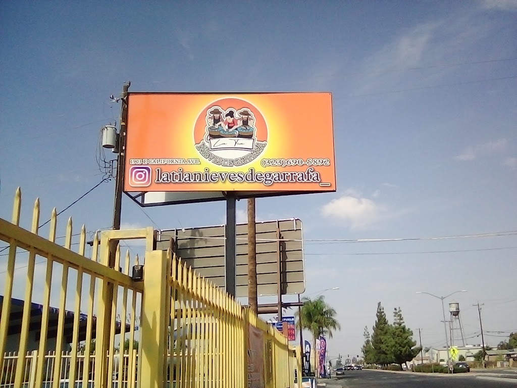 LA TIA NIEVES DE GARRAFA | restaurant | 1903 E California Ave, Bakersfield, CA 93307, USA | 3236905892 OR +1 323-690-5892