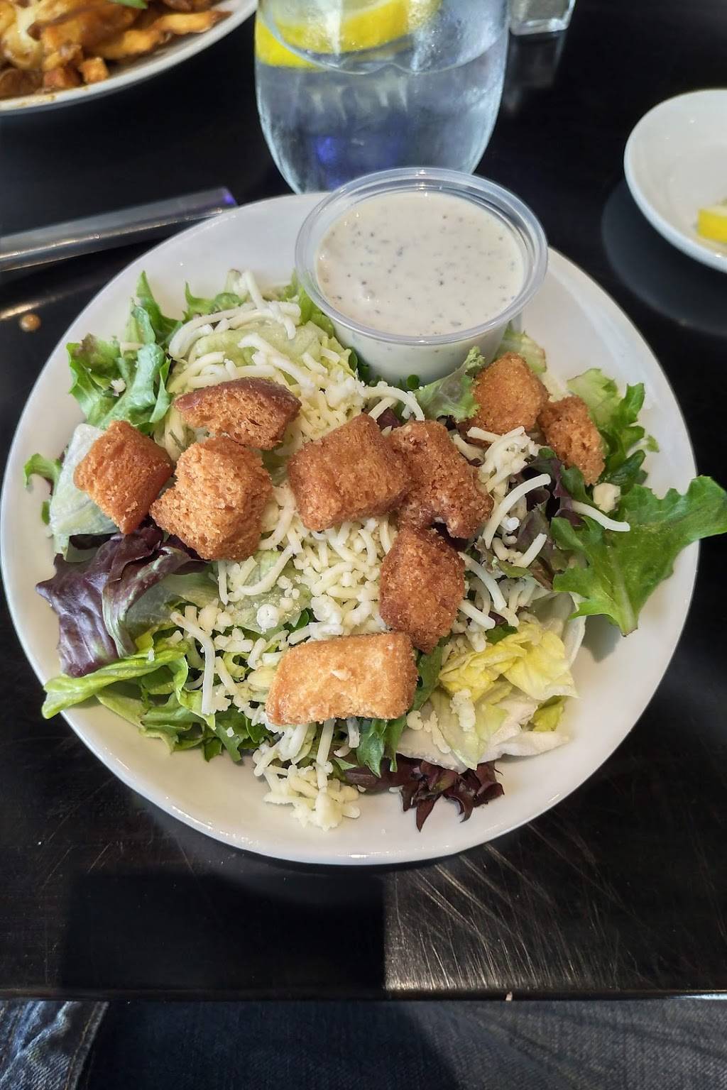 35 Brix | restaurant | Heritage Crossing Plaza, 3875 Massillon Rd, Uniontown, OH 44685, USA | 3308999200 OR +1 330-899-9200