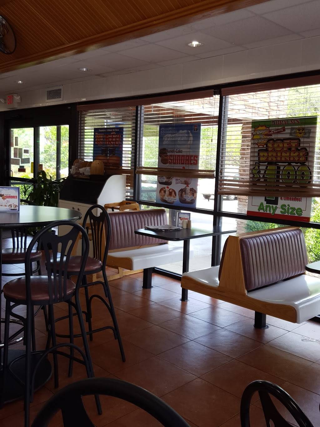 Braums Ice Cream & Burger Restaurant | restaurant | 2511 N College Ave, Fayetteville, AR 72703, USA | 4794448245 OR +1 479-444-8245