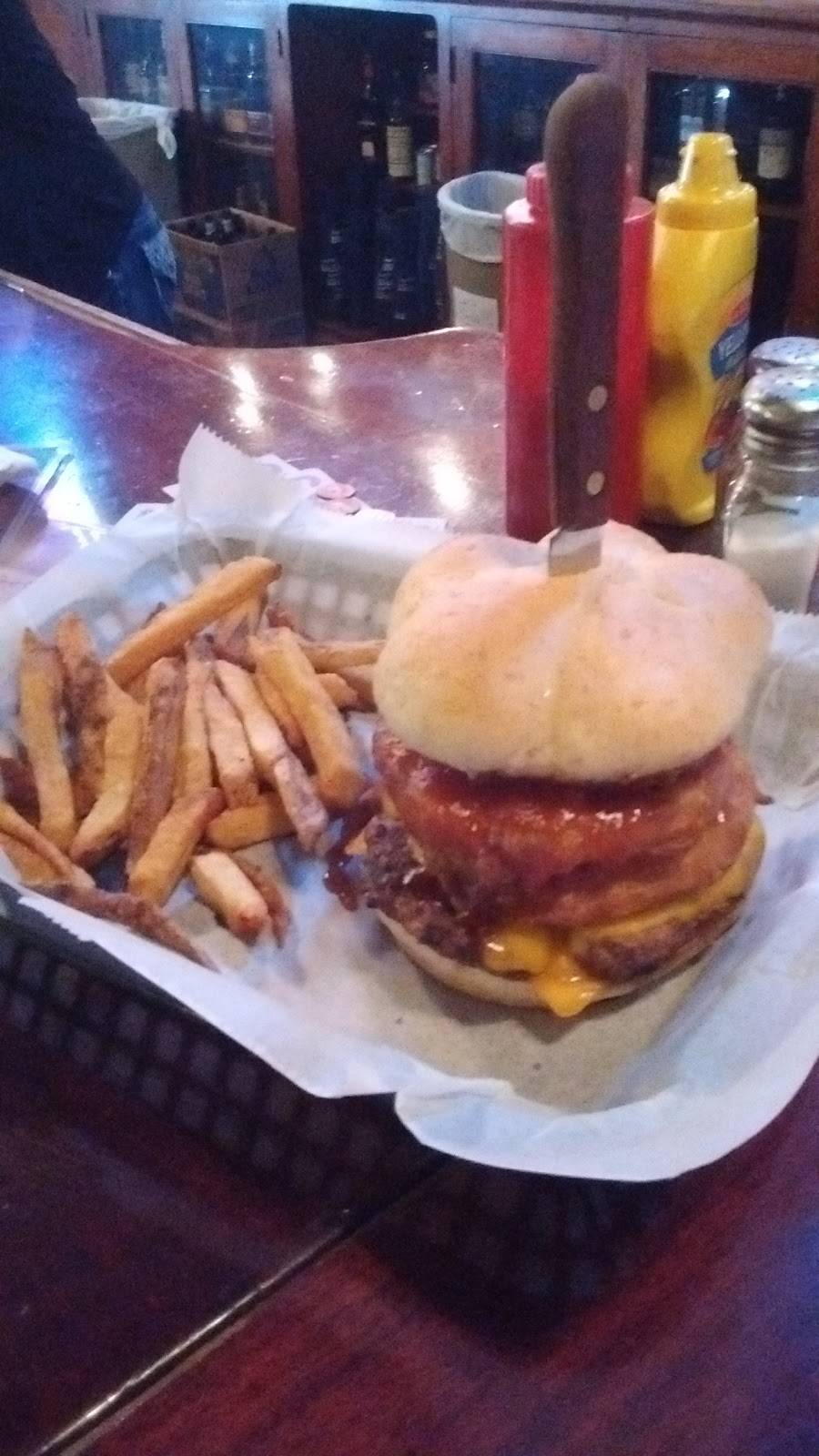 KrossRoads Tavern | restaurant | 119 W Hack St, Cullom, IL 60929, USA | 8156892193 OR +1 815-689-2193