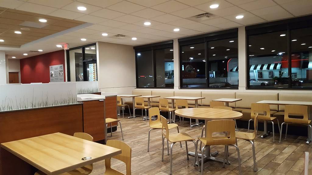 Wendys | restaurant | 3811 41st Ave Dr, Moline, IL 61265, USA | 3097361490 OR +1 309-736-1490