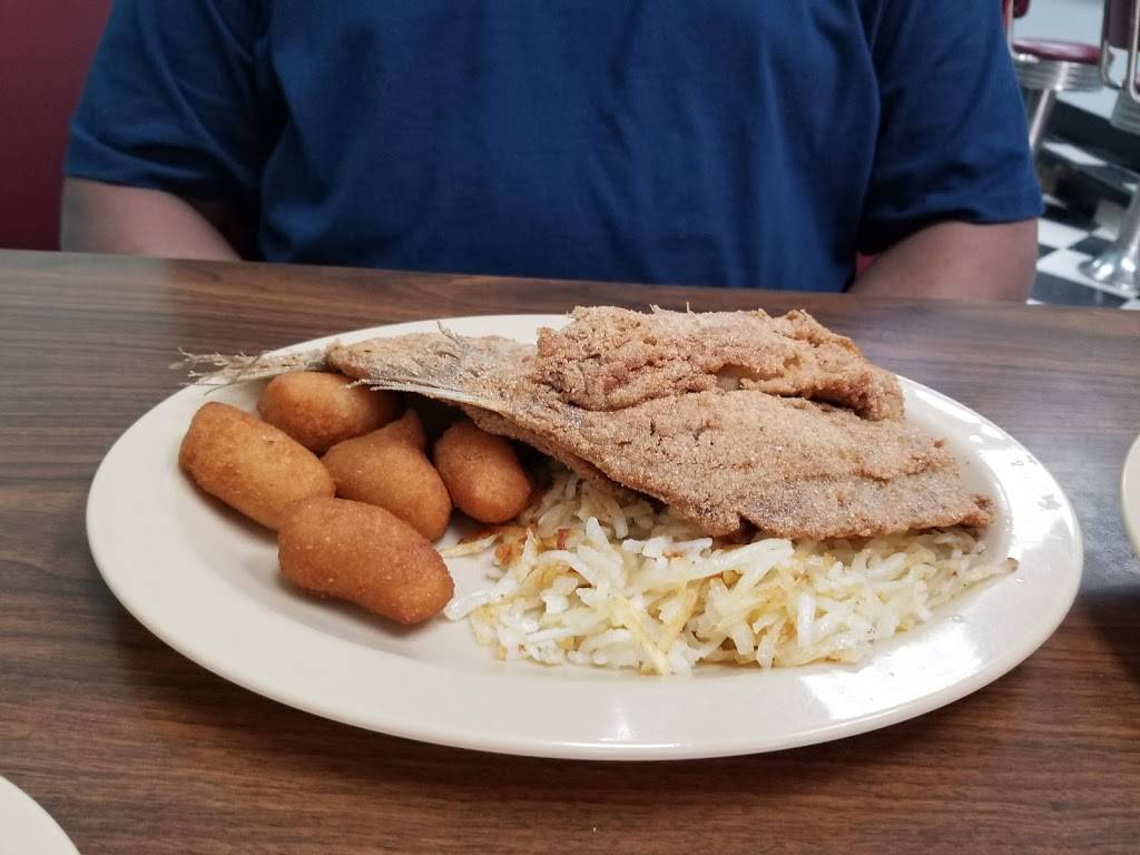 Logans Diner | restaurant | 414 S Main St, Emporia, VA 23847, USA | 4346345512 OR +1 434-634-5512