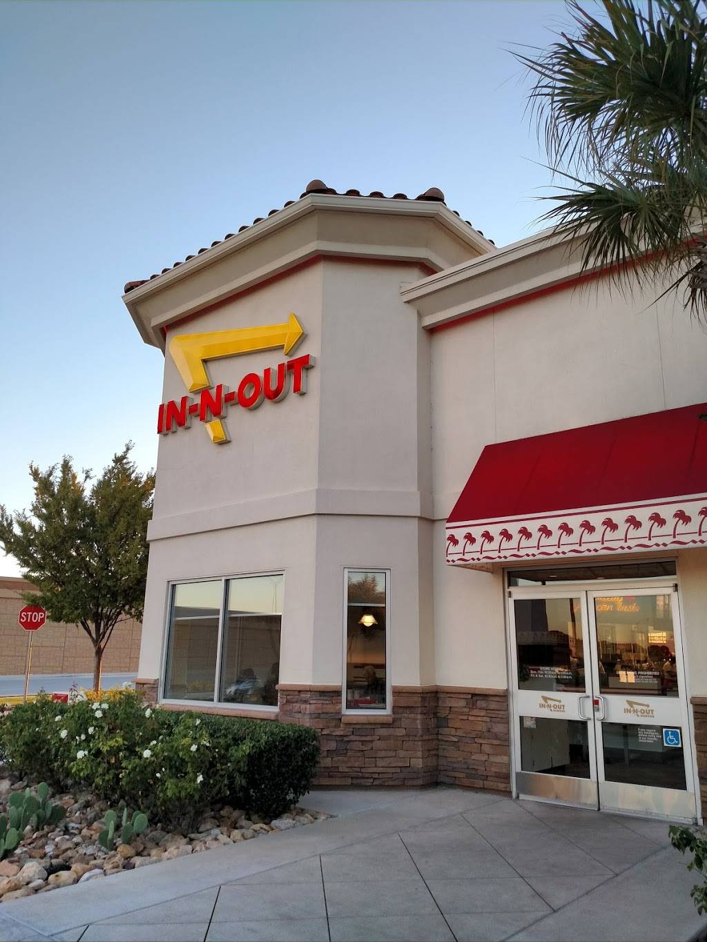 In-N-Out Burger | restaurant | 780 Airport Fwy, Hurst, TX 76054, USA | 8007861000 OR +1 800-786-1000