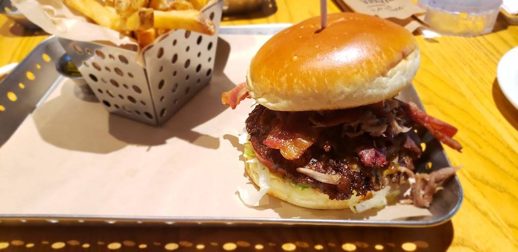 Chilis Grill & Bar | restaurant | 1536 Military Rd, Niagara Falls, NY 14304, USA | 7162977326 OR +1 716-297-7326