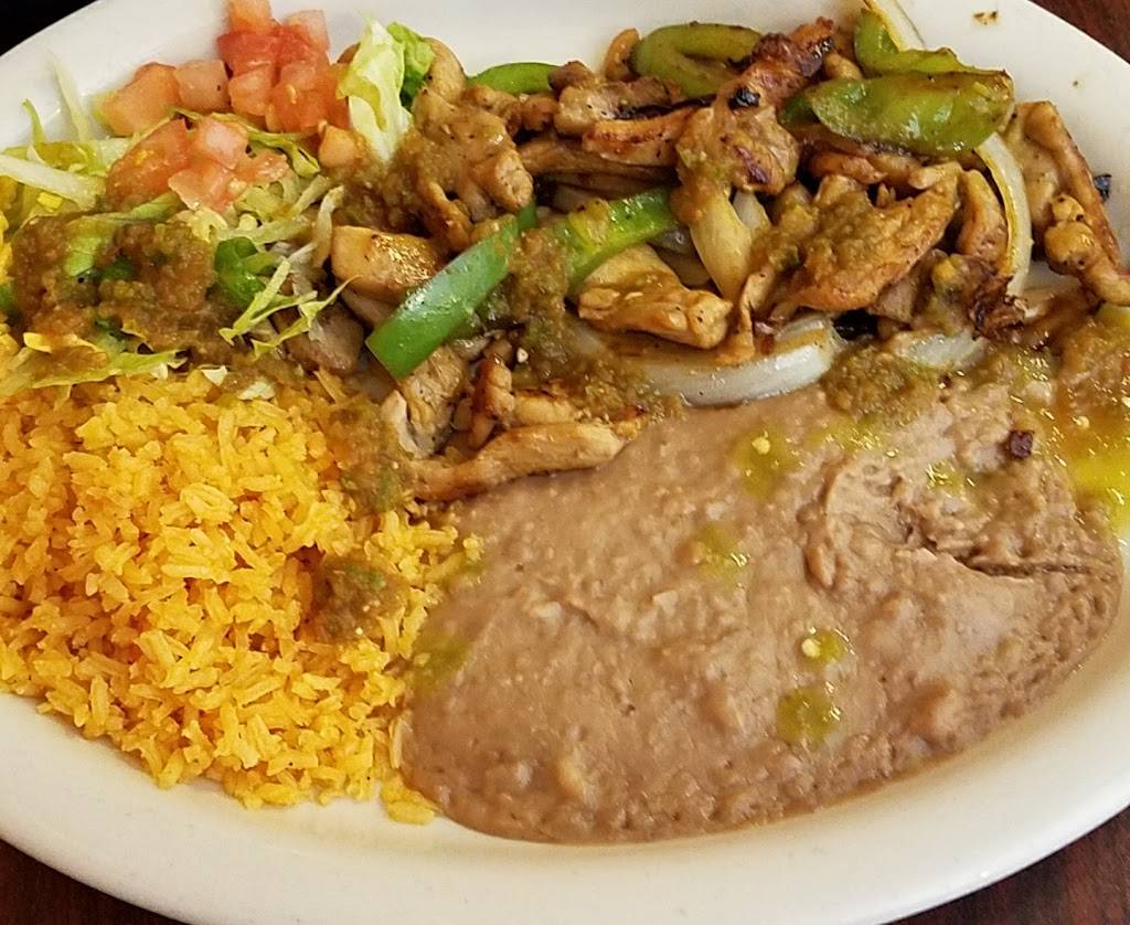 Lolas Mexican Food | restaurant | 3470 E U.S. Hwy 90, Seguin, TX 78155, USA | 8303798812 OR +1 830-379-8812
