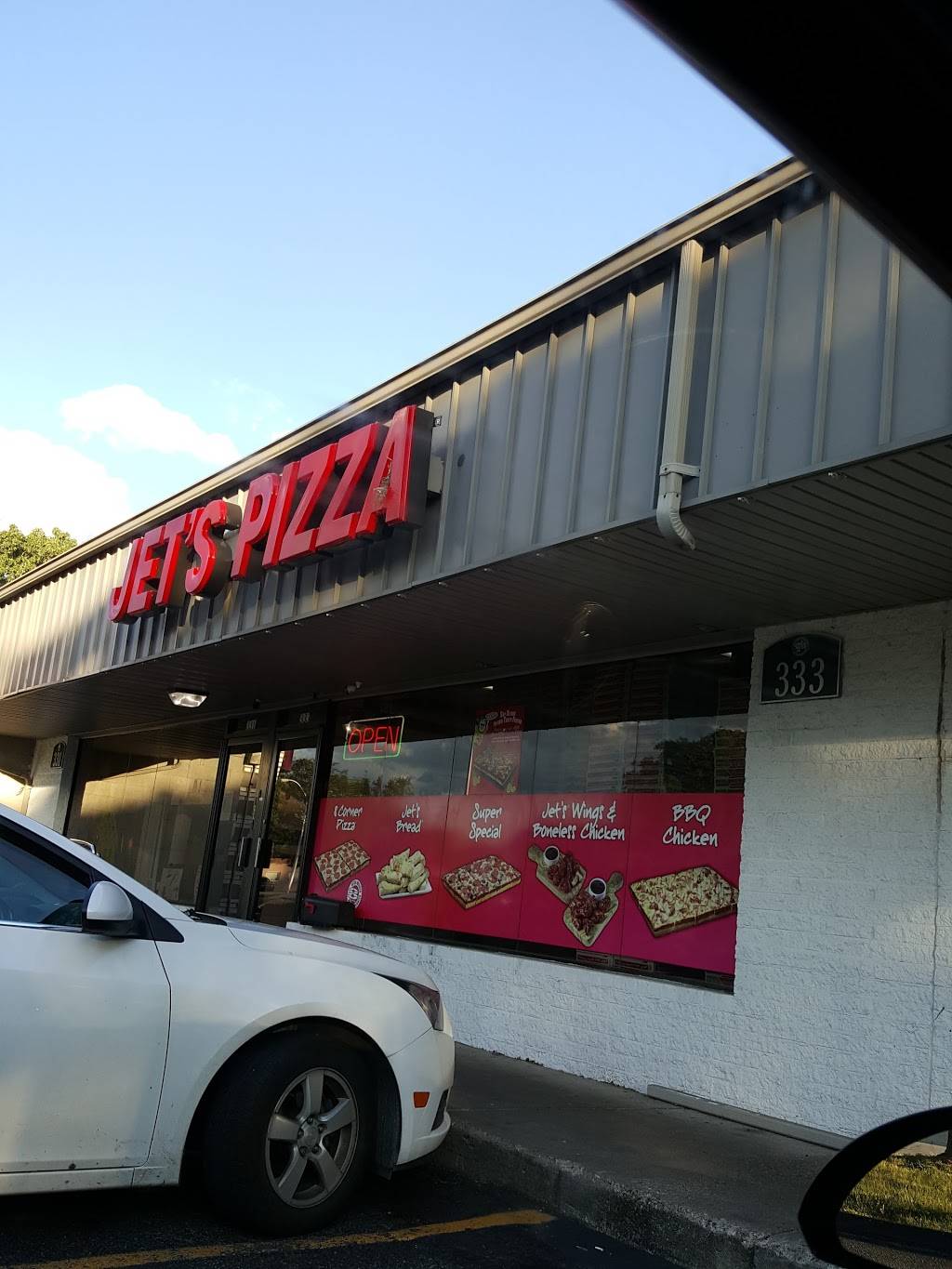 Jets Pizza | meal delivery | 333 W Eleven Mile Rd, Madison Heights, MI 48071, USA | 2485481210 OR +1 248-548-1210