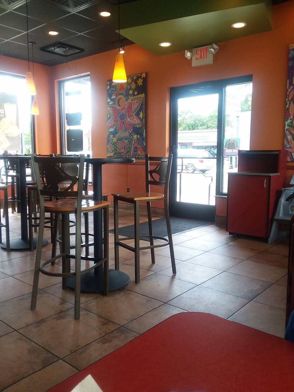 Taco Bell | meal takeaway | 1045 W Nine Mile Rd, Ferndale, MI 48220, USA | 2485422898 OR +1 248-542-2898