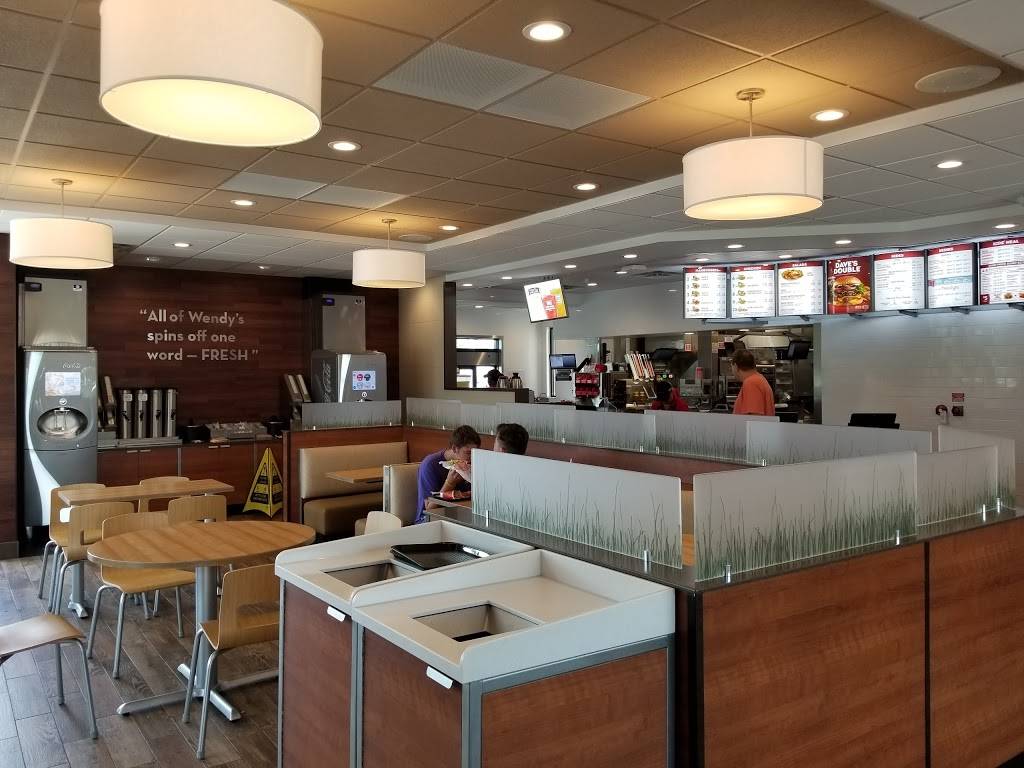 Wendys | restaurant | 9510 Applecross Rd, Jacksonville, FL 32222, USA | 9042652596 OR +1 904-265-2596