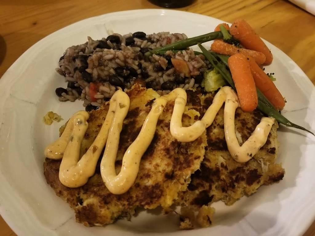 Fish Hook Grill | restaurant | 980 Island Rd, Harkers Island, NC 28531, USA | 2527281792 OR +1 252-728-1792