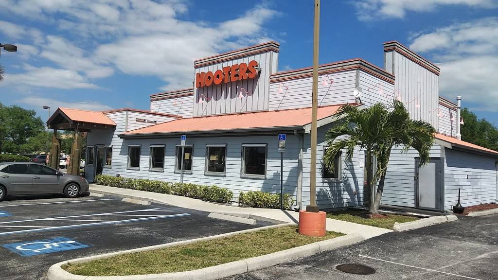 Hooters | restaurant | 125 N Sykes Creek Pkwy, Merritt Island, FL 32953, USA | 3214490752 OR +1 321-449-0752