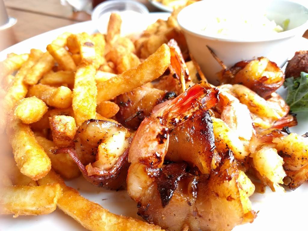 Iguanas Seafood Restaurant | restaurant | 303 Mallery St, St Simons, GA 31522, USA | 9126389650 OR +1 912-638-9650