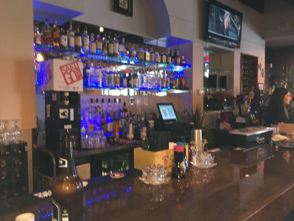 Ginza Sushi Fusion Cuisine | restaurant | 13216 N 7th St b2, Phoenix, AZ 85022, USA | 6022186995 OR +1 602-218-6995