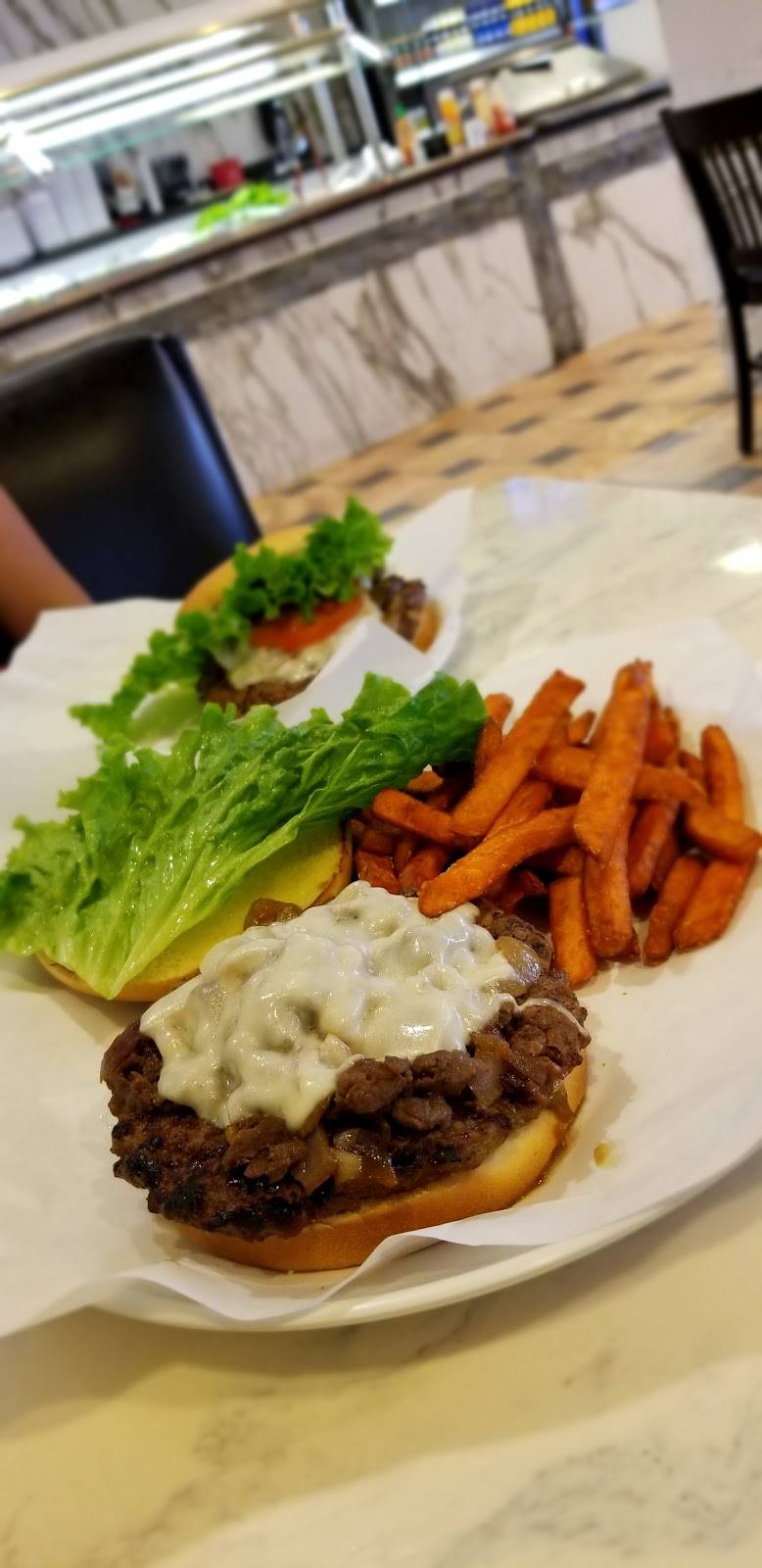 Hollywood Burger | restaurant | 1301 Solana Blvd #4116, Westlake, TX 76262, USA | 6822377771 OR +1 682-237-7771