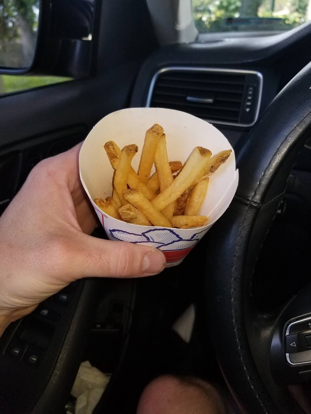 Sonic Drive-In | restaurant | 2401 SW 19th Avenue Rd, Ocala, FL 34474, USA | 3522912221 OR +1 352-291-2221