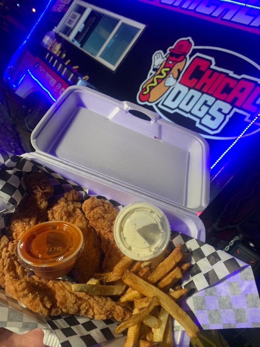 Chicalidogs.sb | restaurant | 989 N D St, San Bernardino, CA 92410, USA | 4423273012 OR +1 442-327-3012