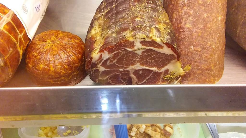 Louies P&R | restaurant | 120 E Walnut St, Herrin, IL 62948, USA | 6189423394 OR +1 618-942-3394