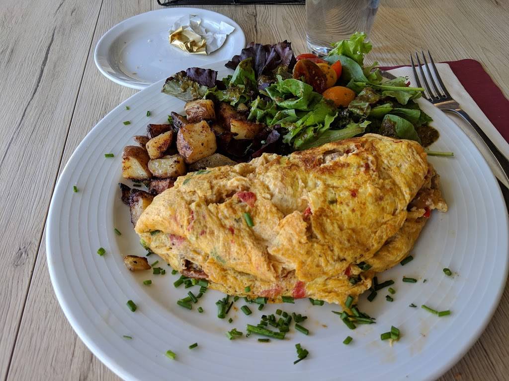 French Street Bistro | restaurant | 100 Universal City Plaza, Universal City, CA 91608, USA | 8008648377 OR +1 800-864-8377