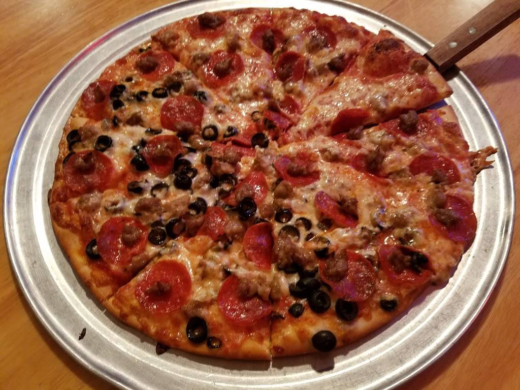 Fratellis Pizzeria | restaurant | 15065 Vista Rd, Helendale, CA 92342, USA | 7608436902 OR +1 760-843-6902