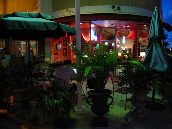 Panizza Bistro | bakery | 1229 Lincoln Rd, Miami Beach, FL 33139, USA | 3056958800 OR +1 305-695-8800