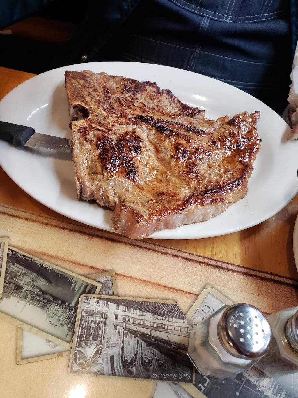 Daleys Restaurant | restaurant | 809 E 63rd St, Chicago, IL 60637, USA | 7736436670 OR +1 773-643-6670