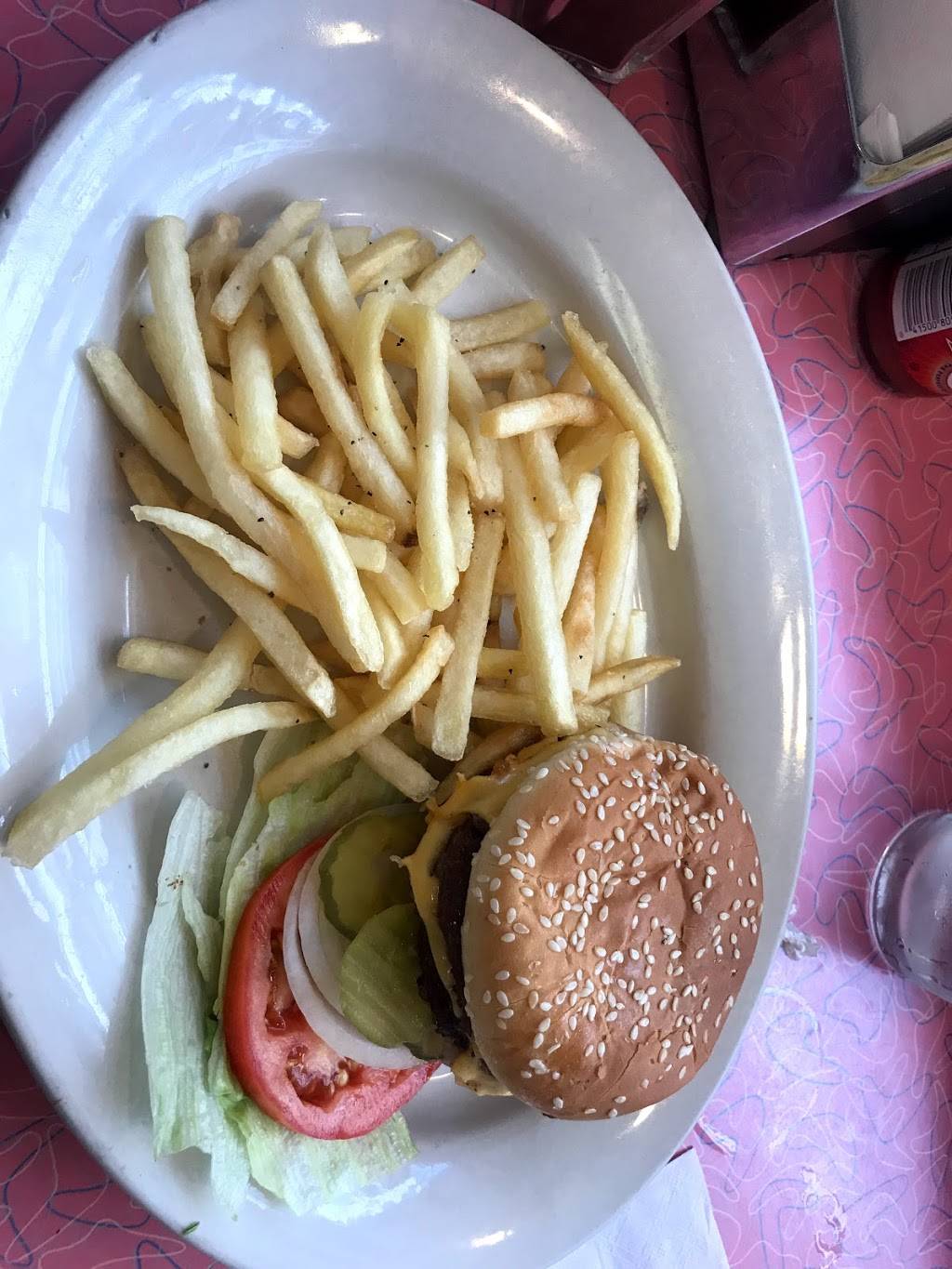 Chili Macs Diner | restaurant | 510 Pine St, St. Louis, MO 63101, USA | 3144219040 OR +1 314-421-9040