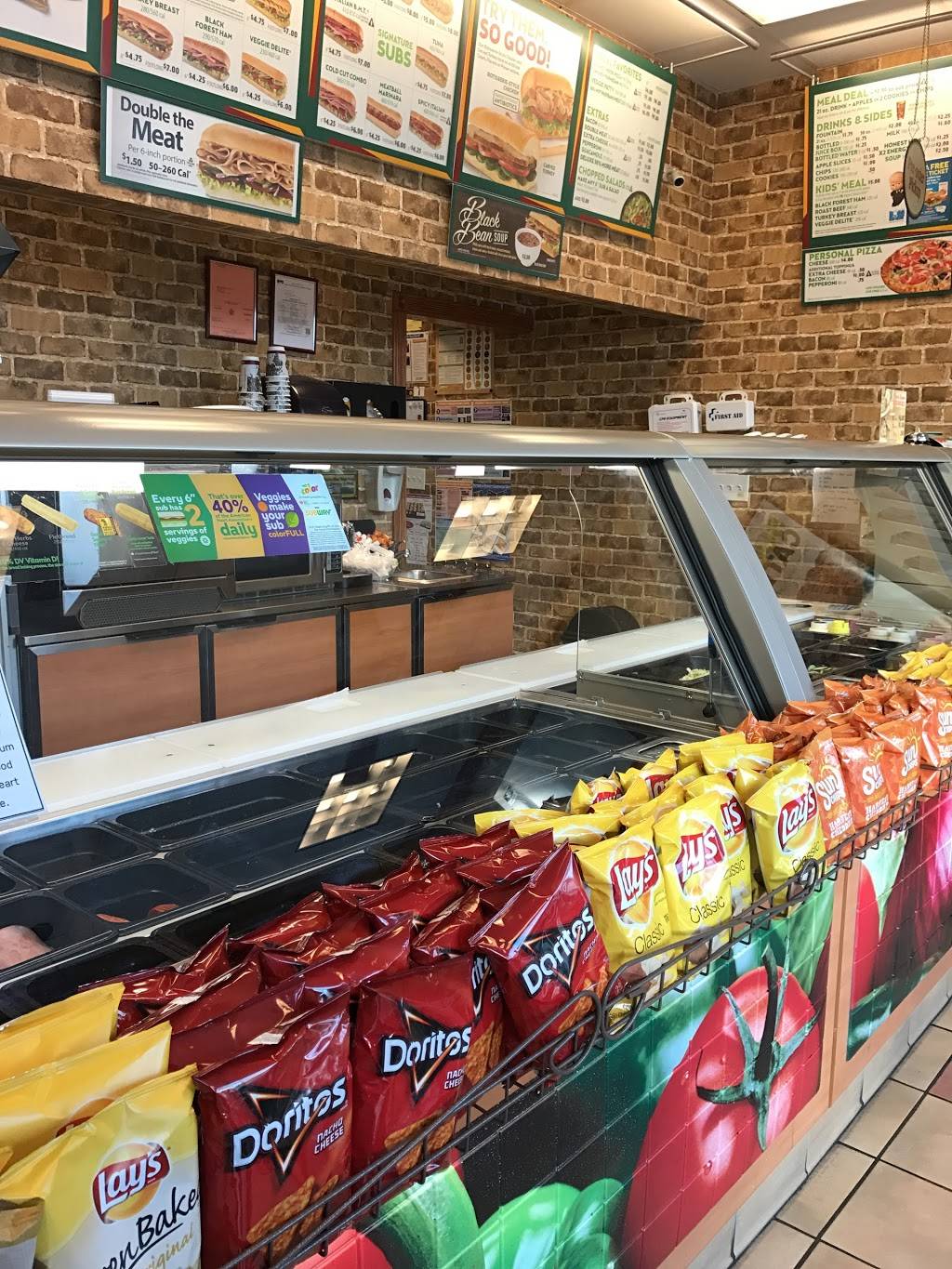 Subway Restaurants | restaurant | 61-22 Fresh Pond Rd, Middle Village, NY 11379, USA | 3479873818 OR +1 347-987-3818