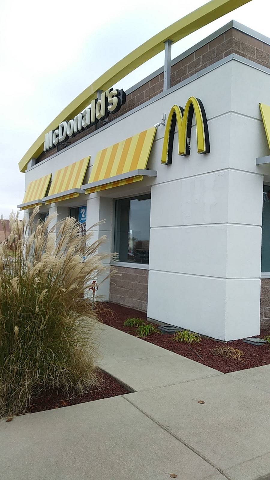 McDonalds | cafe | 1880 S National Rd, Columbus, IN 47201, USA | 8123794969 OR +1 812-379-4969
