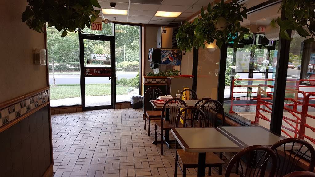 KFC | restaurant | 440 Forest Ave, Paramus, NJ 07652, USA | 2014836261 OR +1 201-483-6261